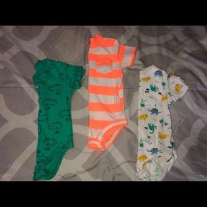 💙3/$25💙Set of 3 Carters onesies !